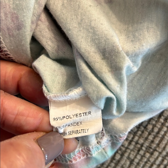 📌8/$16 Floral V-Neck Women's Top with lace detail colorful flowers size large - Picture 7 of 9